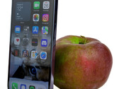 A bateria do iPhone 14 Pro Apple dura aproximadamente o mesmo tempo que a do modelo anterior. (Fonte de imagem: NotebookCheck)