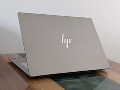 O novo OmniBook Ultra 14 vem equipado com uma tela OLED de 120 Hz, em vez da tela IPS original de 60 Hz