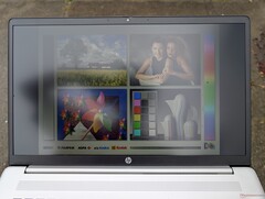 Ao ar livre, com céu nublado