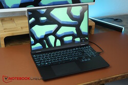 O XMG Core 15 M24, fornecido pela Schenker