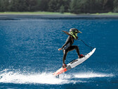 A prancha de surfe eletrônico Cyrusher Thunders tem um motor com potência de pico de 10 kW. (Fonte da imagem: Cyrusher)