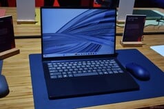 Lenovo IdeaPad Vibe 14 na cor Moody Blue.