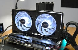 O KFA2 GeForce RTX 5070 1-Click OC durante as medições de emissão de ruído