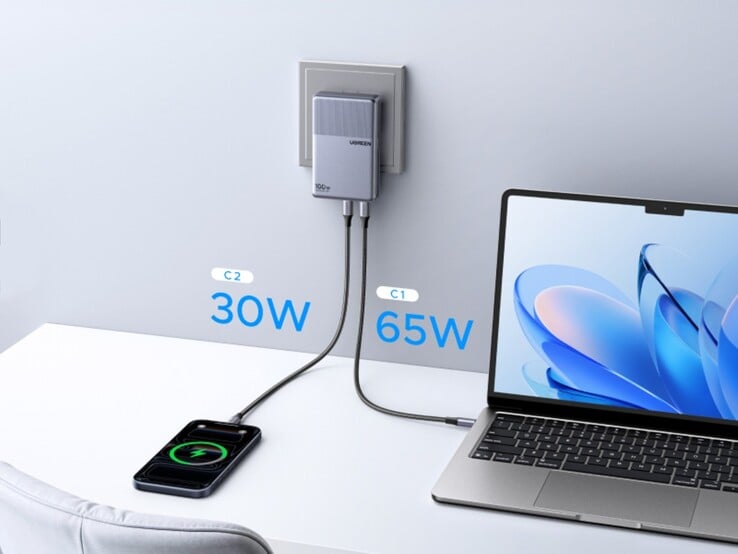 O fino Ugreen Nexode Air de 100 W carregando dois dispositivos.