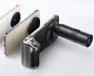 O Vivo X300 Pro com o acessório do kit de câmera acoplado. (Fonte da imagem: Vivo - editado)