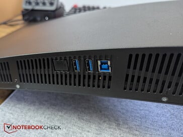 Entradas: 2x USB-A, 1x USB-B upstream para funcionalidade KVM