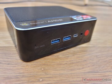 Frente: 2x USB 3.0, USB-C, áudio combinado de 3,5 mm, botão de alimentação