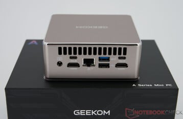Geekom A5 2027 Edition - Ligações no painel traseiro