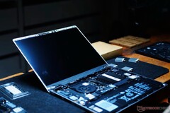 O laptop Framework custa significativamente mais após dois aumentos de preço. (Fonte da imagem: Notebookcheck)