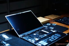 O laptop Framework custa significativamente mais após dois aumentos de preço. (Fonte da imagem: Notebookcheck)