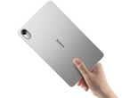 O Pad X7b está disponível nas configurações Wi-Fi e LTE. Na imagem: a parte traseira do tablet.