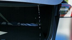 Vazamento de água no porta-malas do Modelo Y (imagem: KHopkins/TMC)