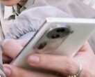 Um smartphone "Reno11" na natureza(?). (Fonte: Digital Chat Station via Weibo)