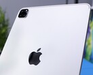 Um logotipo Apple feito de vidro poderia introduzir a funcionalidade de carregamento sem fio ao reprojetado iPad Pro 2022 (Imagem: Daniel Romero)