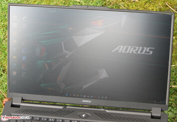 Aorus 17 ao ar livre