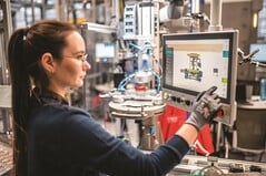 Com seus motores elétricos, a Bosch alcança uma eficiência de até 98% e, ao mesmo tempo, aumenta a densidade de potência.
