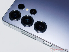 O surgimento de carros-chefe com baterias de mais de 7.000 mAh pode em breve colocar o Galaxy S25 Ultra na sombra. (Fonte da imagem: Notebookcheck)