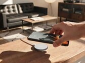 O carregador sem fio Moto Snap fornece 25 W para aparelhos compatíveis com Qi 2.2 e 30 W para telefones Motorola que utilizam o protocolo proprietário da empresa.