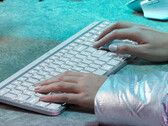 O Logitech MX Keys S estará disponível em duas opções de cores. (Fonte da imagem: Roland Quandt &amp; WinFuture)