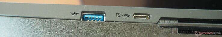 Direito: USB-A 3.2 Gen 2, USB-C 3.2 Gen 2 incl. DisplayPort 1.4