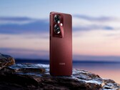 O Oppo F25 Pro 5G apresenta uma parte traseira texturizada opcional em vermelho atraente (Imagem: Oppo)