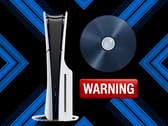 Console PS5 exibido ao lado de um disco e de um adesivo de aviso