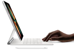 Um iPad Pro redesenhado com um verso de vidro está sendo protipado por Apple para um lançamento em 2022. (Imagem: Apple)