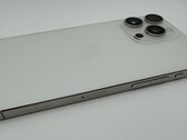 Um protótipo de iPhone com botões Taptic. (Fonte da imagem: Apple Insider)