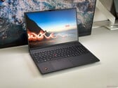 Laptop de negócios premium com uma tela econômica - Análise do Lenovo ThinkPad T16 Gen 5 AMD