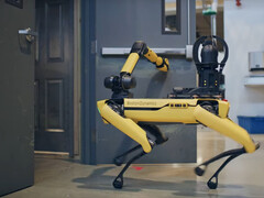 Abrir portas e levantar objetos: O braço do Spot torna isso possível. (Imagem: youtube/Boston Dynamics)