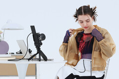 A Canon lança a câmera sem espelho EOS R50 V, projetada para ajudar os criadores de mídia social a fazer transmissões ao vivo e publicar atualizações de alta qualidade com facilidade. (Fonte da imagem: Canon)