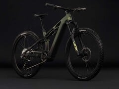 A Stereo Hybrid ONE44 HPC TM 800 é uma e-bike nova e potente