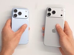 O iPhone 18 Pro da Apple (à esquerda) e o iPhone 18 Pro Max (à direita) pesam 211 g e 249 g, respectivamente.