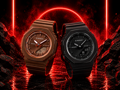 O Casio G-Shock GMA-P2110B-1A e o G-Shock GMA-P2110B-5A (da direita para a esquerda)