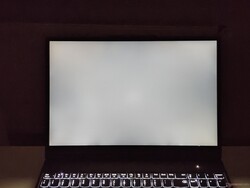 Quase nenhum sangramento da luz de fundo