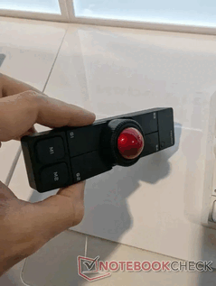 Trackball Keychron Preto. (Fonte da imagem: Notebookcheck/Stephen Pereyra)