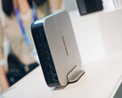 O M2 Pro pode ser equipado com até um Intel Core Ultra X9 388H. Na foto: a parte traseira do mini PC. (Fonte da imagem: EET-China)
