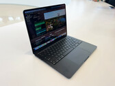 O novo MacBook Air será acompanhado no início do próximo ano por um modelo de 15 polegadas. (Fonte da imagem: @Jamesco)