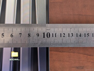 Molduras laterais muito estreitas para dimensões menores