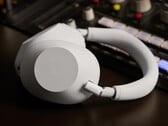 A Sony voltou a usar um formato dobrável para seus mais recentes fones de ouvido da série WH-1000X. (Fonte da imagem: Sony)