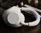 A Sony voltou a usar um formato dobrável para seus mais recentes fones de ouvido da série WH-1000X. (Fonte da imagem: Sony)