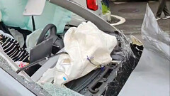 Os passageiros do Tesla saem relativamente ilesos depois de várias capotagens (imagem: zhongwen2005/X)