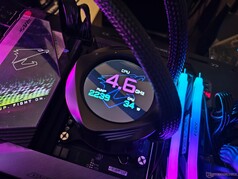 Aorus Waterforce X II 360: Tela LCD da bomba