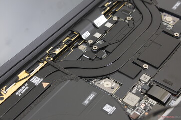 A RAM é soldada e não pode ser atualizada pelo usuário