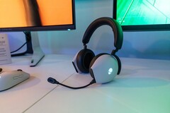 A Dell divulgou o fone de ouvido para jogos sem fio Alienware Tri-Mode no CES 2022 (imagem via Dell)