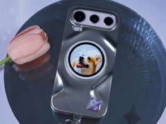 Honor e a Oppo está prestes a lançar um acessório muito semelhante. Na foto: acessório de tela magnética do Honor preso a um telefone.