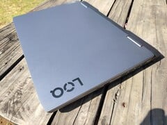 O Lenovo LOQ 16IRH8 (Fonte da imagem: Darryl Linington - Notebookcheck)
