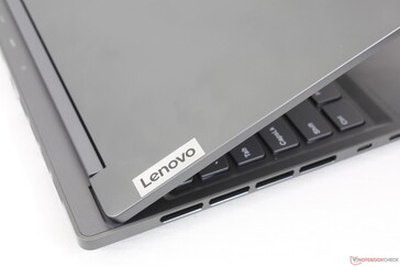 A borda traseira estendida é menor do que a encontrada na maioria dos laptops da MSI e da Asus