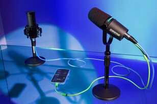 O MV7i em uso como uma interface de áudio para um smartphone (Fonte da imagem: Shure)