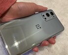 O OnePlus 9 Pro deve chegar no próximo mês ao lado do OnePlus 9, pelo menos. S(Fonte da imagem: Dave Lee)